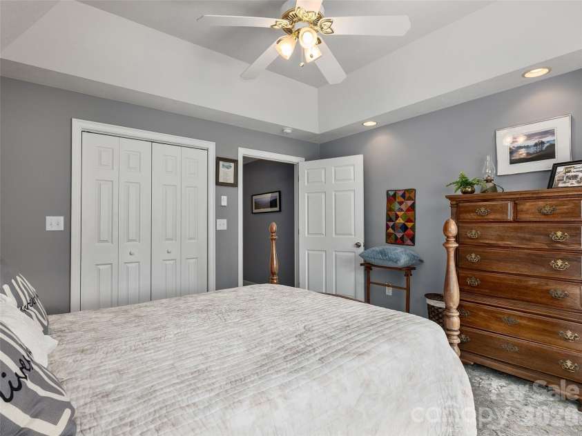 60 Beaumont Drive, Hendersonville, NC 28739.  MLS# CAR4423408, YatesRealty ID 50040. 