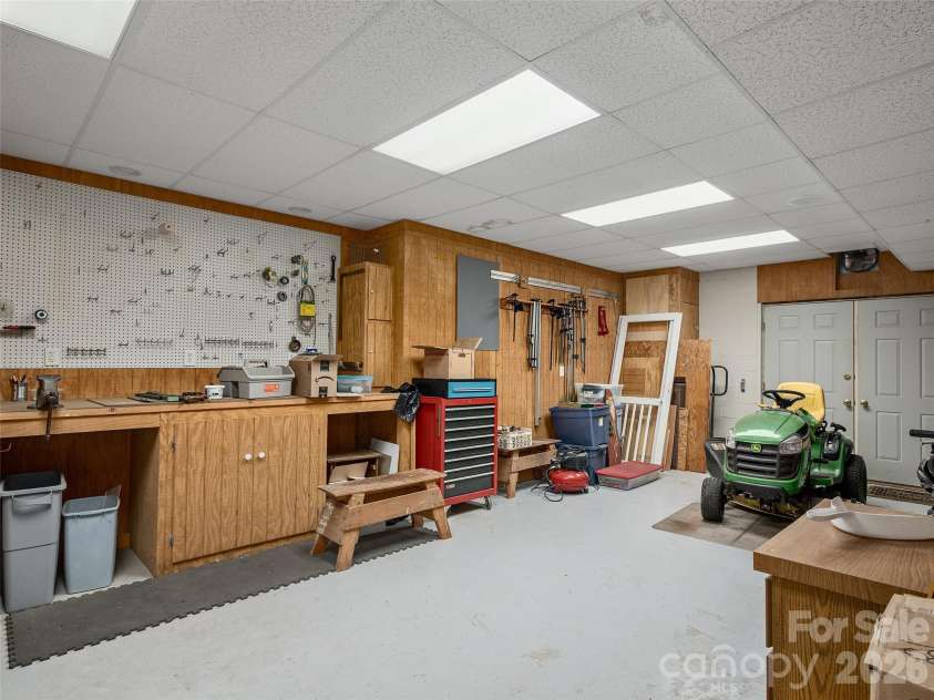 60 Beaumont Drive, Hendersonville, NC 28739.  MLS# CAR4423408, YatesRealty ID 50040. 