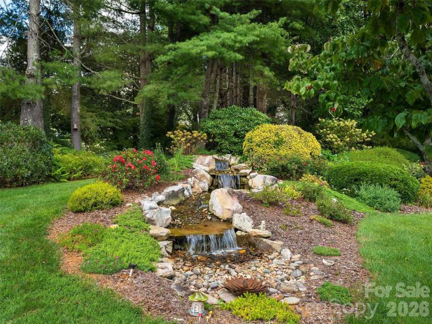 60 Beaumont Drive, Hendersonville, NC 28739.  MLS# CAR4423408, YatesRealty ID 50040. 