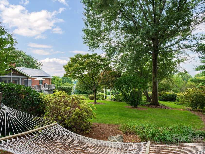 60 Beaumont Drive, Hendersonville, NC 28739.  MLS# CAR4423408, YatesRealty ID 50040. 