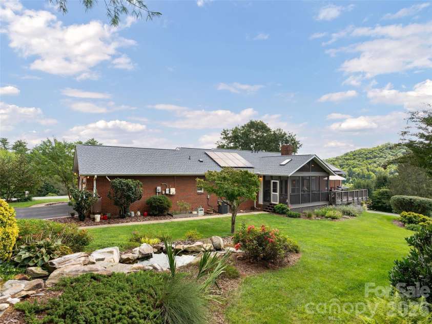 60 Beaumont Drive, Hendersonville, NC 28739.  MLS# CAR4423408, YatesRealty ID 50040. 
