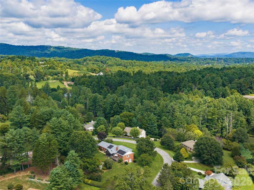 60 Beaumont Drive, Hendersonville, NC 28739.  MLS# CAR4423408, YatesRealty ID 50040. 