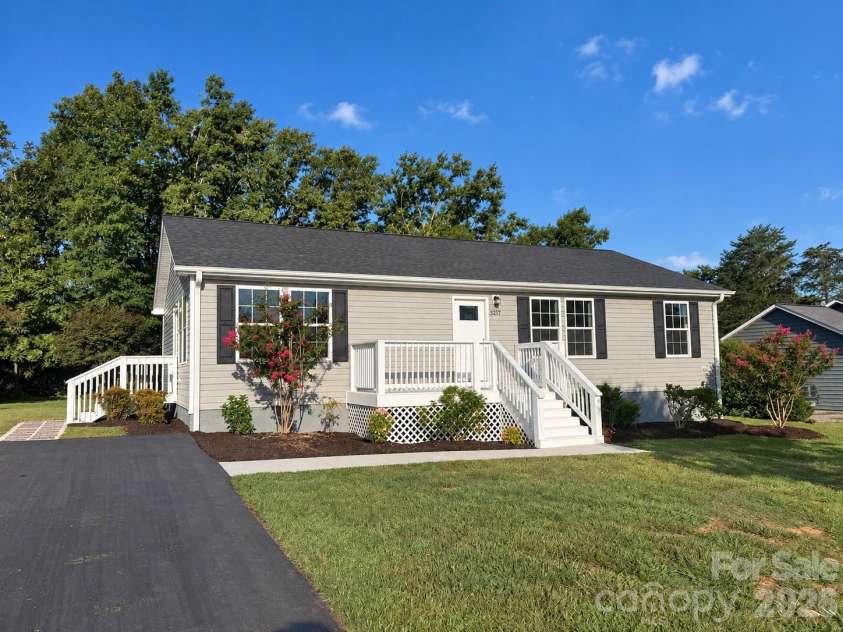 5217 Canterbury Drive, Conover, NC 28613.  MLS# CAR4423243, YatesRealty ID 50044. 