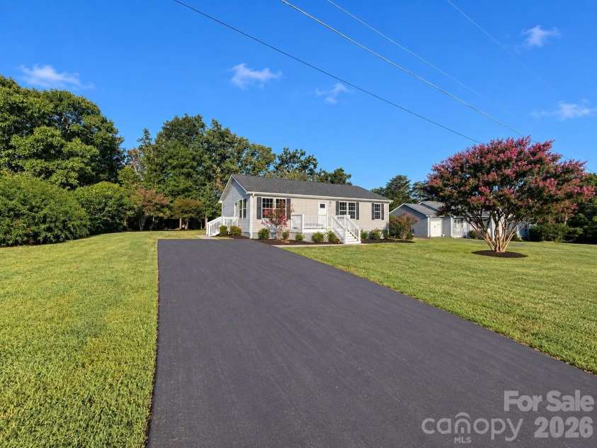 5217 Canterbury Drive, Conover, NC 28613.  MLS# CAR4423243, YatesRealty ID 50044. 