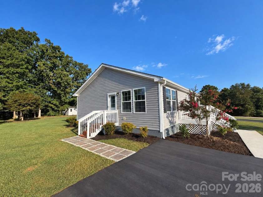 5217 Canterbury Drive, Conover, NC 28613.  MLS# CAR4423243, YatesRealty ID 50044. 