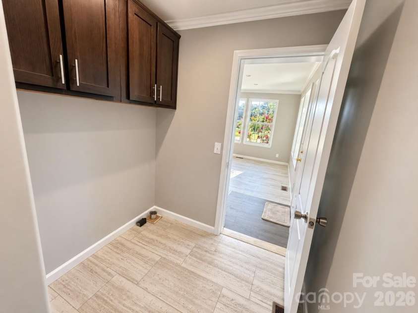 5217 Canterbury Drive, Conover, NC 28613.  MLS# CAR4423243, YatesRealty ID 50044. 