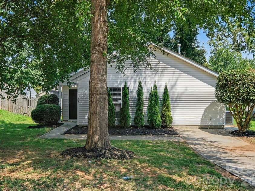 11207 Gold Pan Road, Charlotte, NC 28215.  MLS# CAR4422305, YatesRealty ID 50047. 