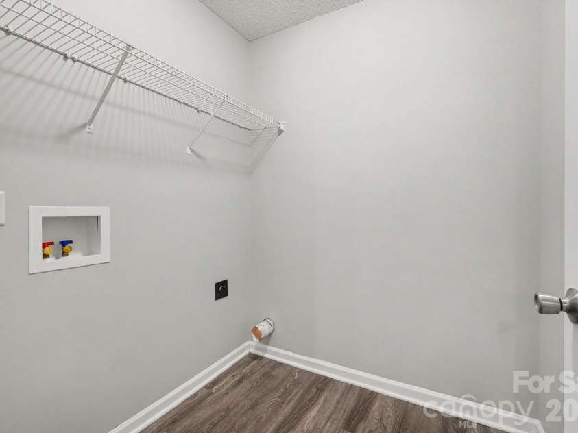 11207 Gold Pan Road, Charlotte, NC 28215.  MLS# CAR4422305, YatesRealty ID 50047. 
