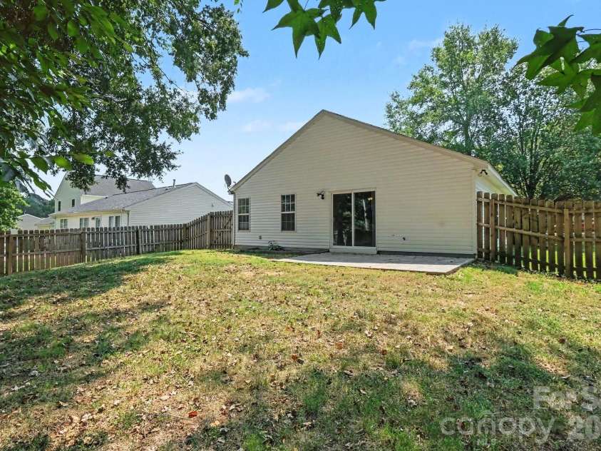 11207 Gold Pan Road, Charlotte, NC 28215.  MLS# CAR4422305, YatesRealty ID 50047. 