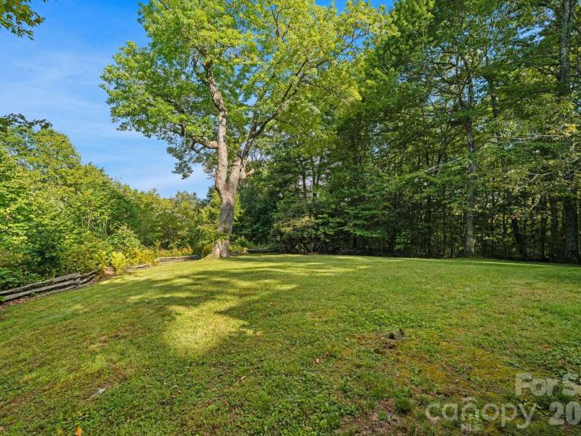 299 Sugar Vista Lane, Newland, NC 28657.  MLS# CAR4422071, YatesRealty ID 50049. 