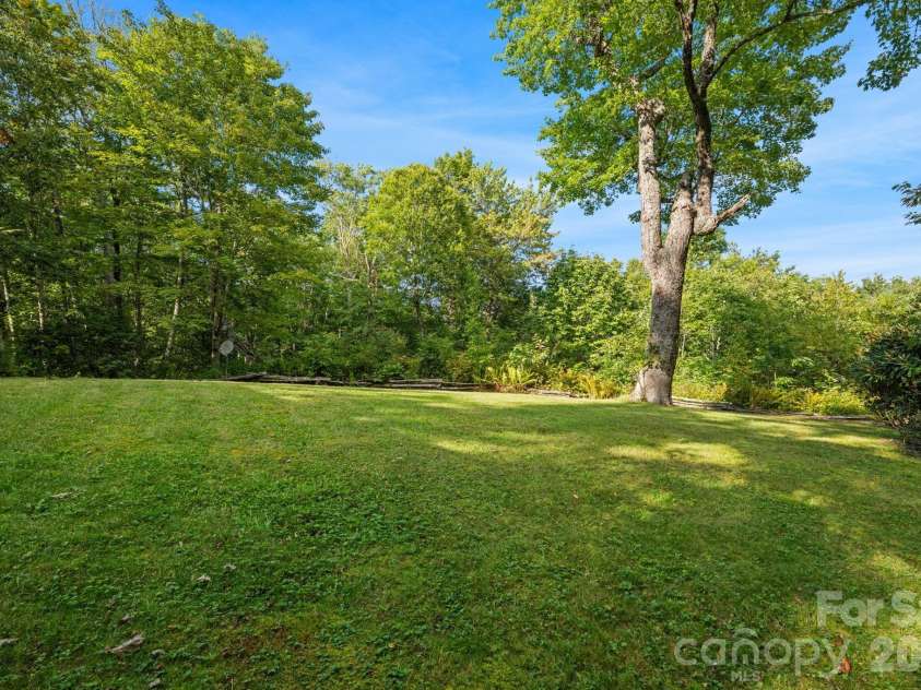 299 Sugar Vista Lane, Newland, NC 28657.  MLS# CAR4422071, YatesRealty ID 50049. 