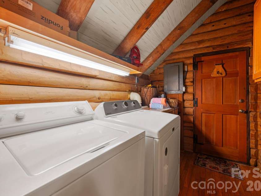 299 Sugar Vista Lane, Newland, NC 28657.  MLS# CAR4422071, YatesRealty ID 50049. 