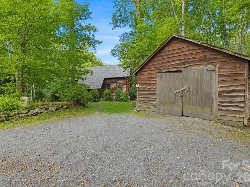 299 Sugar Vista Lane, Newland, NC 28657.  MLS# CAR4422071, YatesRealty ID 50049. 