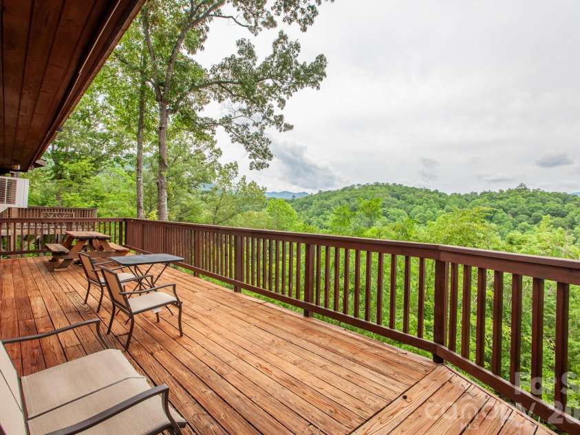 307 Blue Ridge Parkway, Bryson City, NC 28713.  MLS# CAR4359983, YatesRealty ID 5005. 