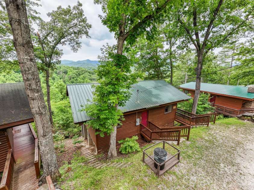 307 Blue Ridge Parkway, Bryson City, NC 28713.  MLS# CAR4359983, YatesRealty ID 5005. 