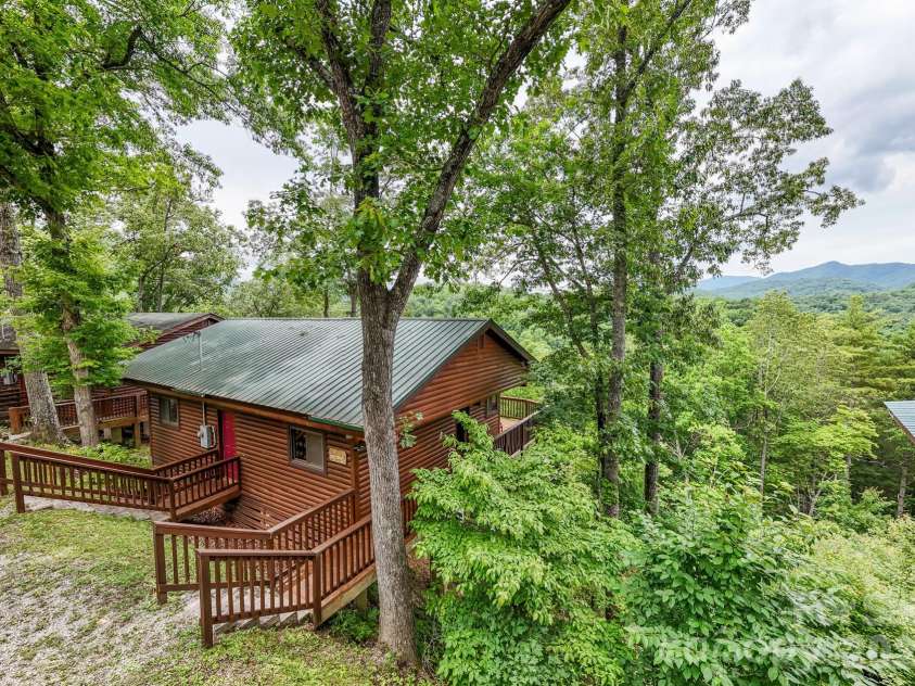 307 Blue Ridge Parkway, Bryson City, NC 28713.  MLS# CAR4359983, YatesRealty ID 5005. 
