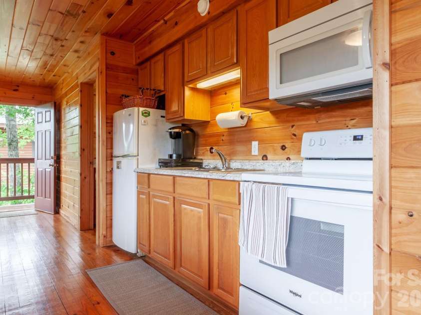 307 Blue Ridge Parkway, Bryson City, NC 28713.  MLS# CAR4359983, YatesRealty ID 5005. 