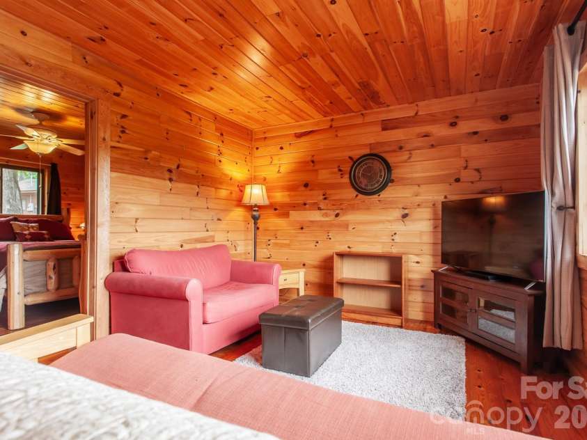 307 Blue Ridge Parkway, Bryson City, NC 28713.  MLS# CAR4359983, YatesRealty ID 5005. 