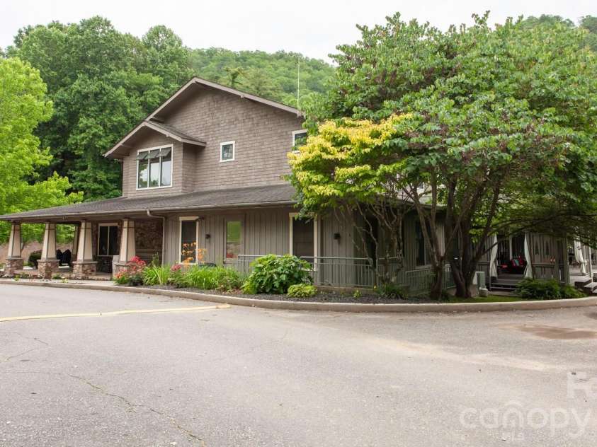 307 Blue Ridge Parkway, Bryson City, NC 28713.  MLS# CAR4359983, YatesRealty ID 5005. 