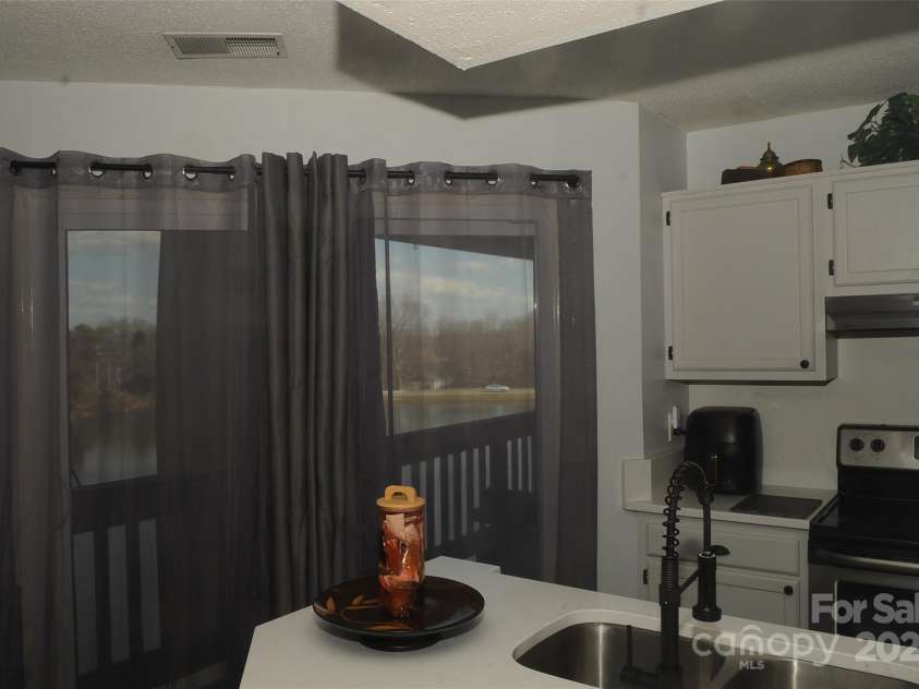 8149 Cedar Glen Drive, Charlotte, NC 28212.  MLS# CAR4231952, YatesRealty ID 5005. 