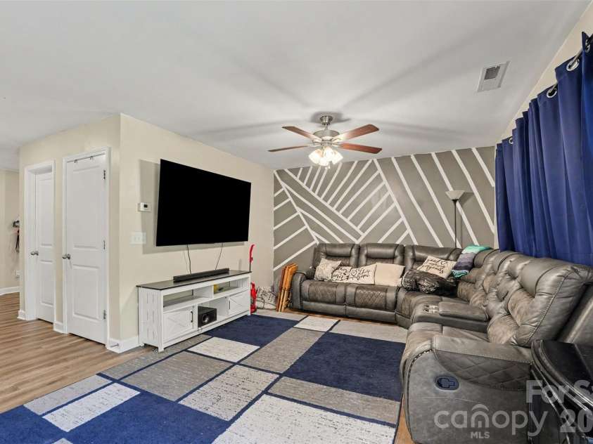 815 Sunset Drive, Salisbury, NC 28147.  MLS# CAR4423286, YatesRealty ID 50057. 