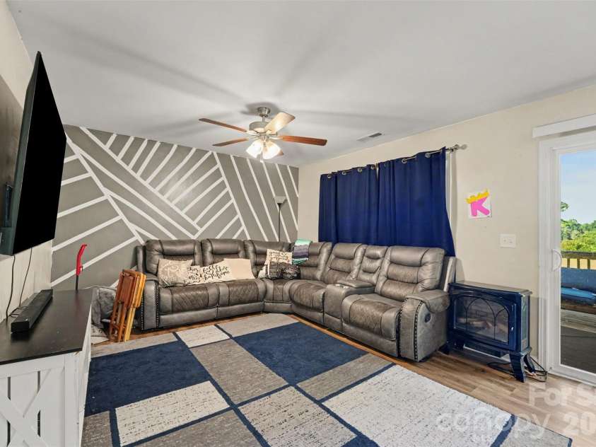 815 Sunset Drive, Salisbury, NC 28147.  MLS# CAR4423286, YatesRealty ID 50057. 