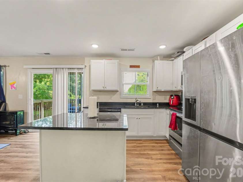 815 Sunset Drive, Salisbury, NC 28147.  MLS# CAR4423286, YatesRealty ID 50057. 