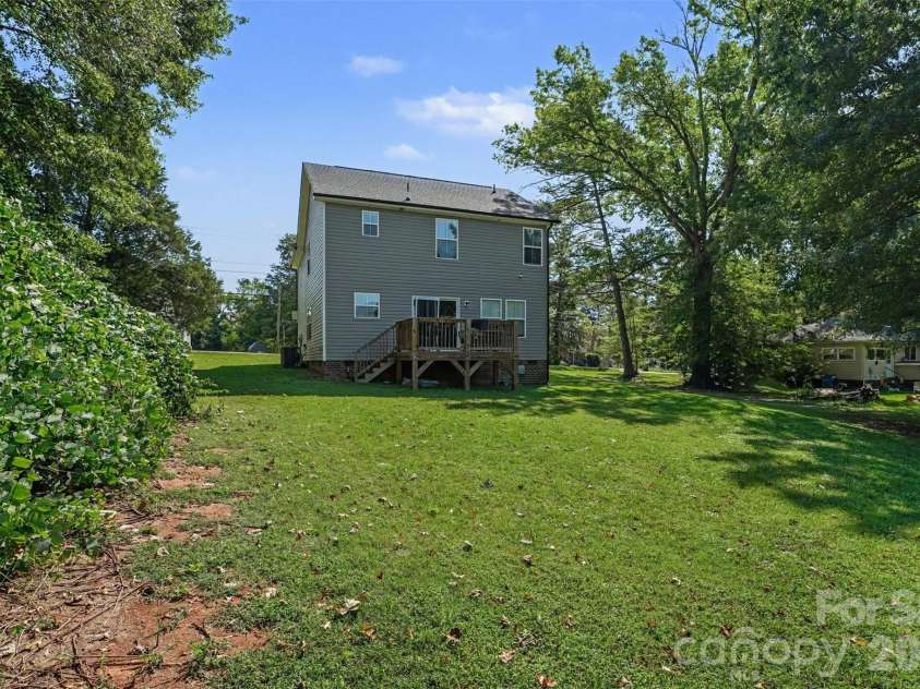 815 Sunset Drive, Salisbury, NC 28147.  MLS# CAR4423286, YatesRealty ID 50057. 