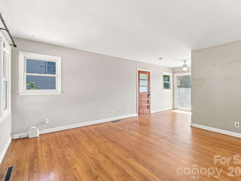 14 Indiana Avenue, Asheville, NC 28806.  MLS# CAR4401394, YatesRealty ID 50059. 