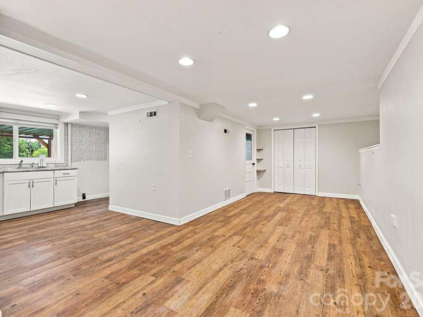 14 Indiana Avenue, Asheville, NC 28806.  MLS# CAR4401394, YatesRealty ID 50059. 
