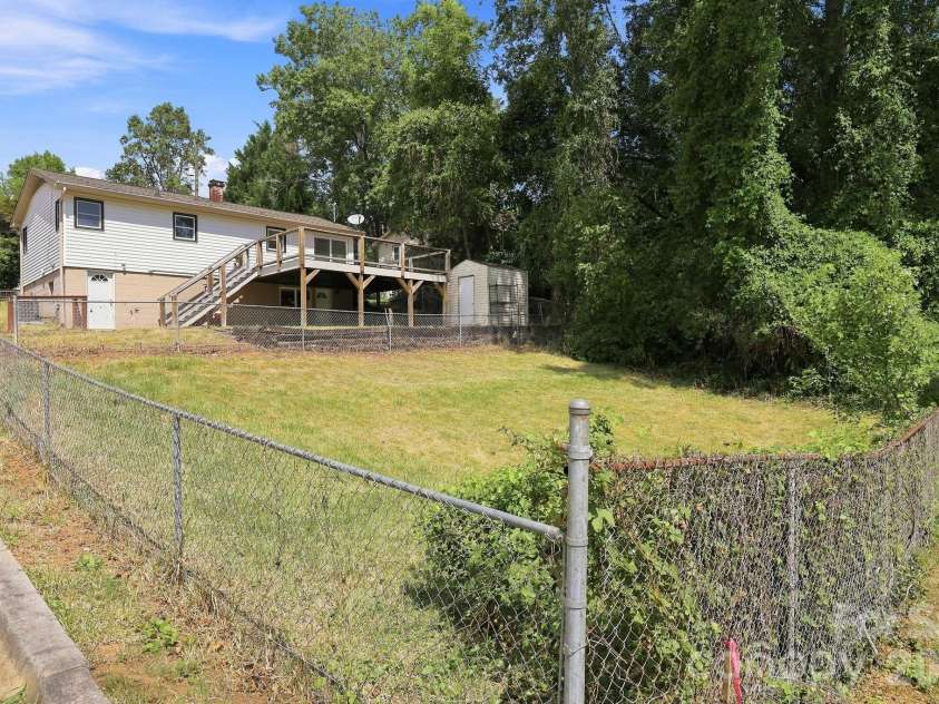 14 Indiana Avenue, Asheville, NC 28806.  MLS# CAR4401394, YatesRealty ID 50059. 
