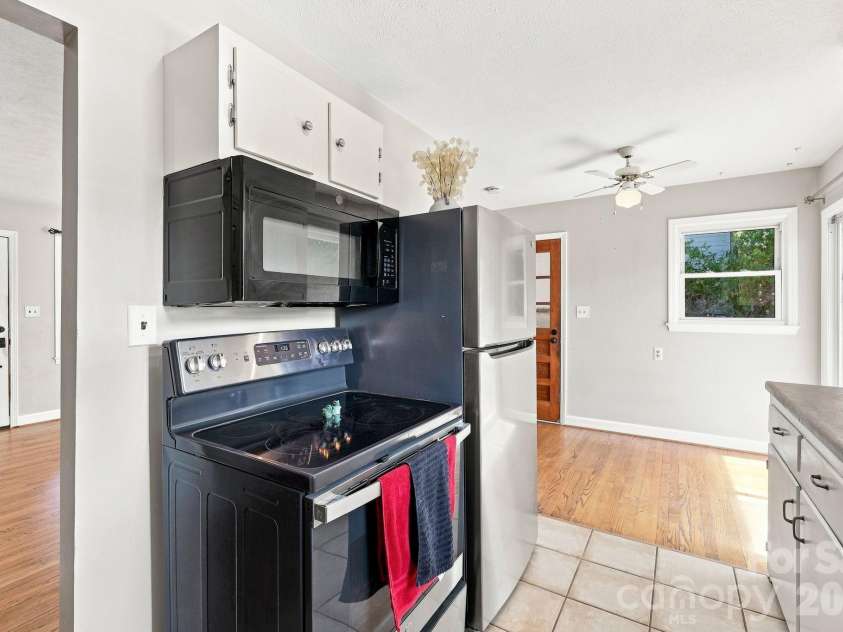 14 Indiana Avenue, Asheville, NC 28806.  MLS# CAR4401394, YatesRealty ID 50059. Gallery kitchen