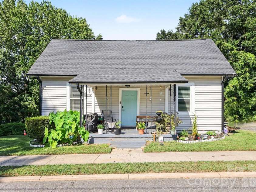 1104 7th Avenue, Gastonia, NC 28052.  MLS# CAR4422996, YatesRealty ID 50064. 