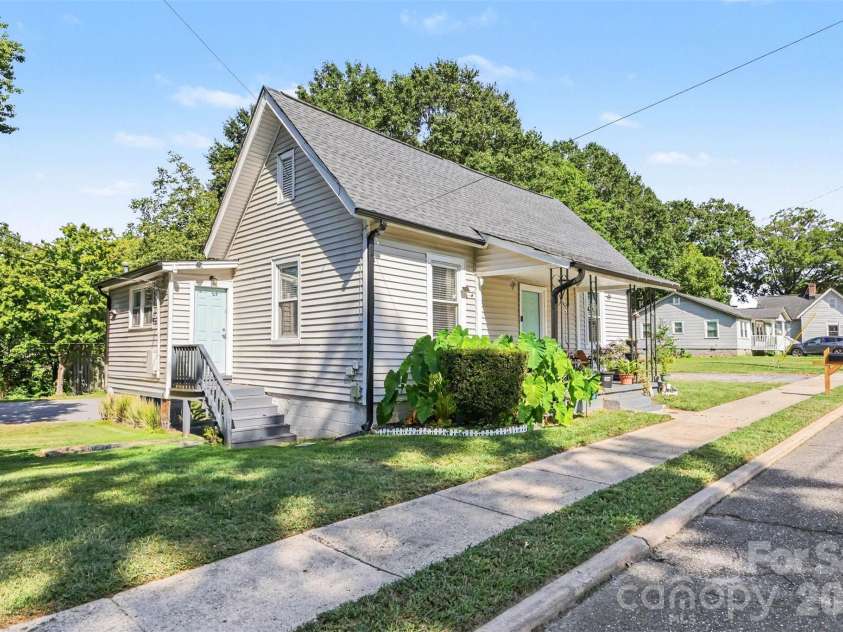 1104 7th Avenue, Gastonia, NC 28052.  MLS# CAR4422996, YatesRealty ID 50064. 