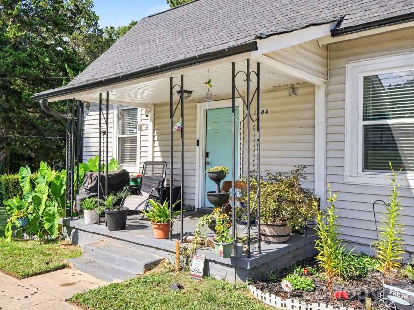 1104 7th Avenue, Gastonia, NC 28052.  MLS# CAR4422996, YatesRealty ID 50064. 