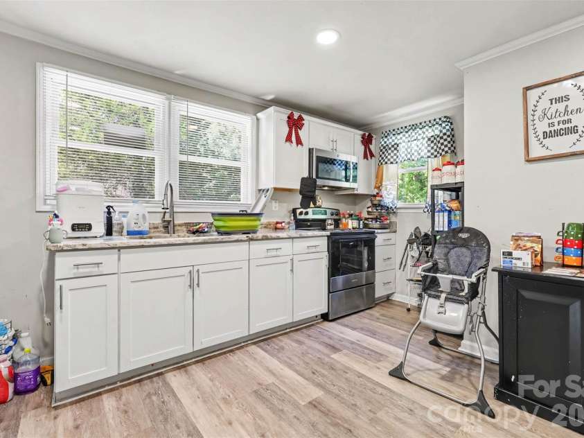 1104 7th Avenue, Gastonia, NC 28052.  MLS# CAR4422996, YatesRealty ID 50064. 