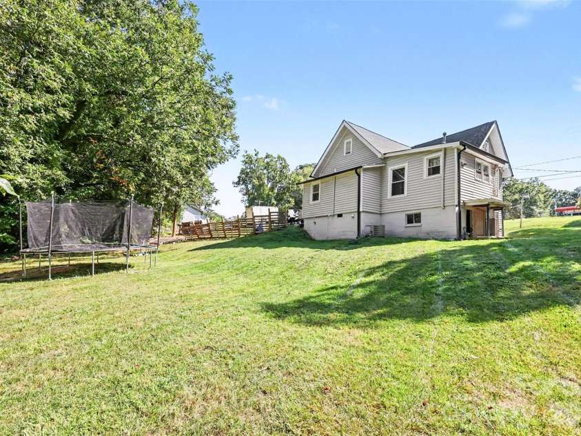 1104 7th Avenue, Gastonia, NC 28052.  MLS# CAR4422996, YatesRealty ID 50064. 