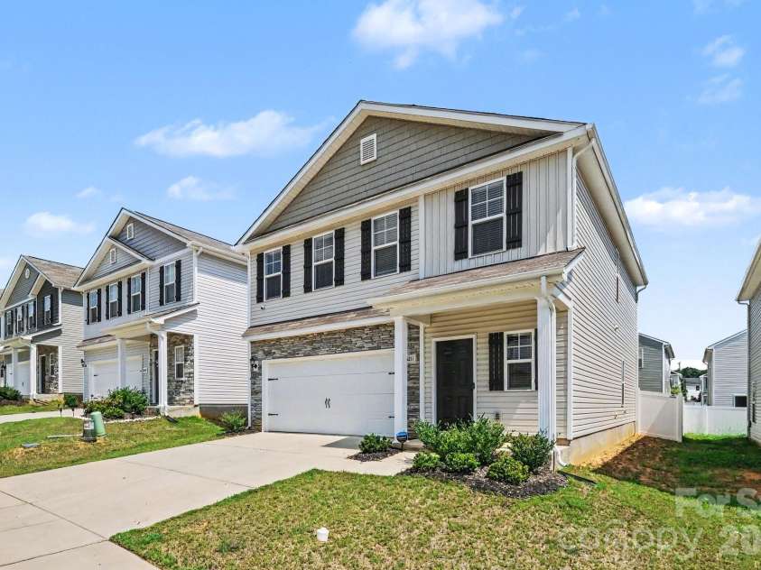 5211 Belstone Lane, Charlotte, NC 28215.  MLS# CAR4422986, YatesRealty ID 50066. 