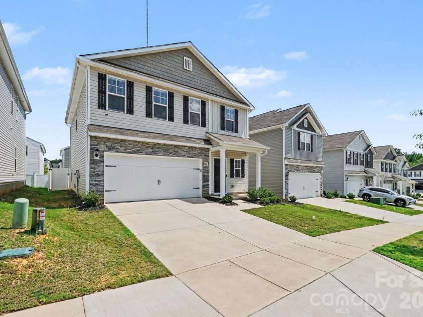 5211 Belstone Lane, Charlotte, NC 28215.  MLS# CAR4422986, YatesRealty ID 50066. 