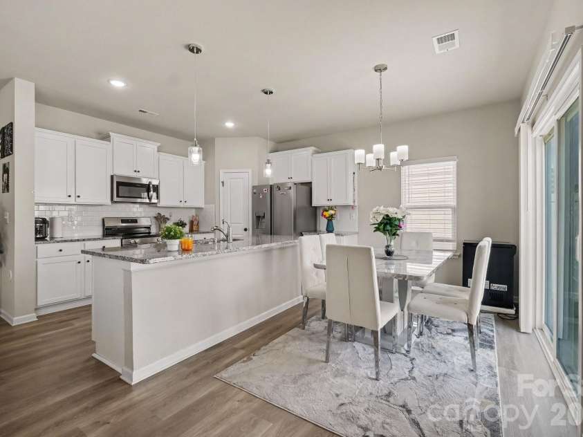 5211 Belstone Lane, Charlotte, NC 28215.  MLS# CAR4422986, YatesRealty ID 50066. 