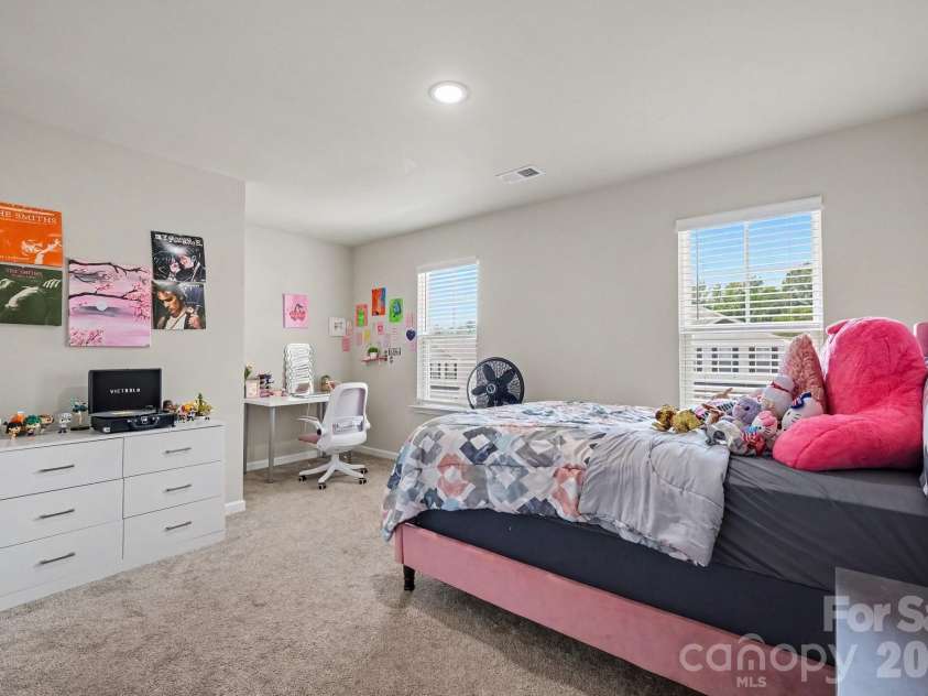 5211 Belstone Lane, Charlotte, NC 28215.  MLS# CAR4422986, YatesRealty ID 50066. 