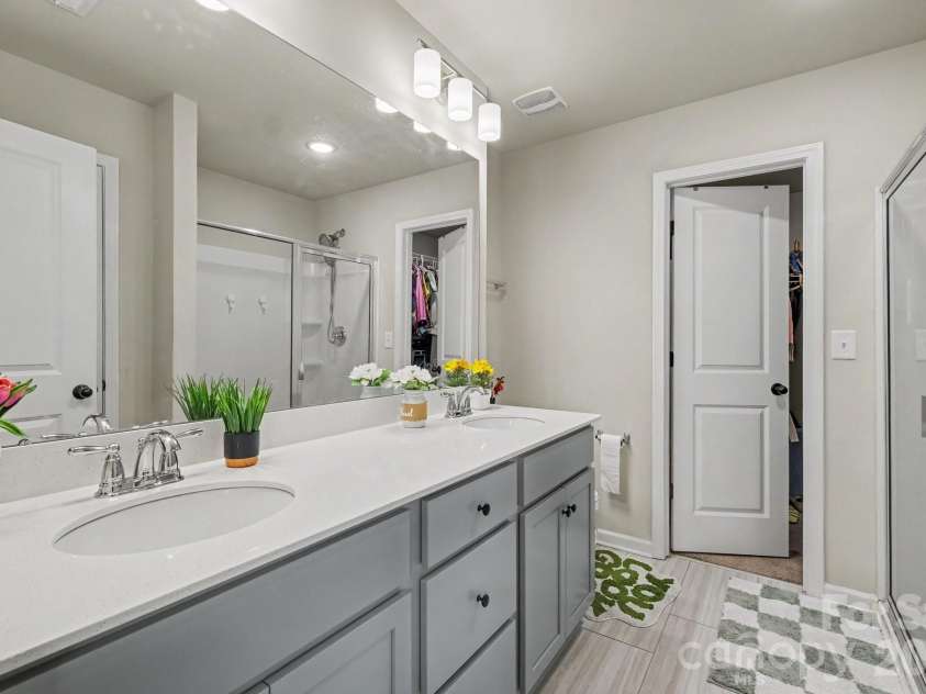 5211 Belstone Lane, Charlotte, NC 28215.  MLS# CAR4422986, YatesRealty ID 50066. 