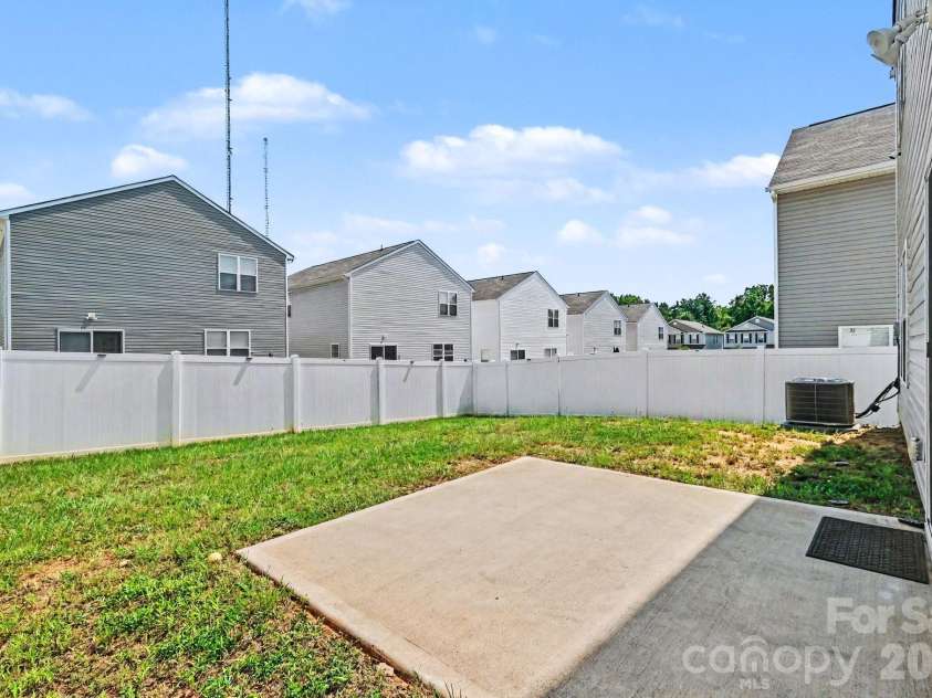 5211 Belstone Lane, Charlotte, NC 28215.  MLS# CAR4422986, YatesRealty ID 50066. 