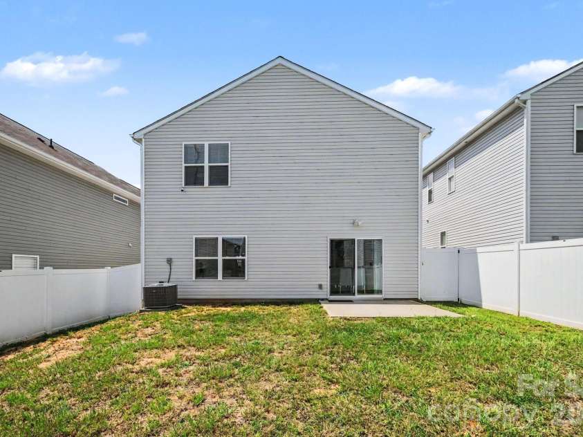 5211 Belstone Lane, Charlotte, NC 28215.  MLS# CAR4422986, YatesRealty ID 50066. 