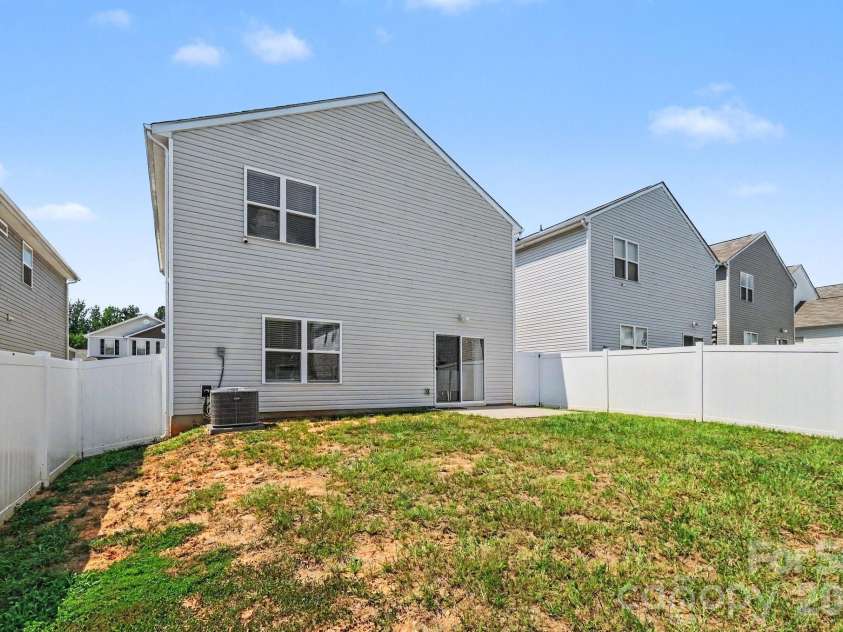 5211 Belstone Lane, Charlotte, NC 28215.  MLS# CAR4422986, YatesRealty ID 50066. 