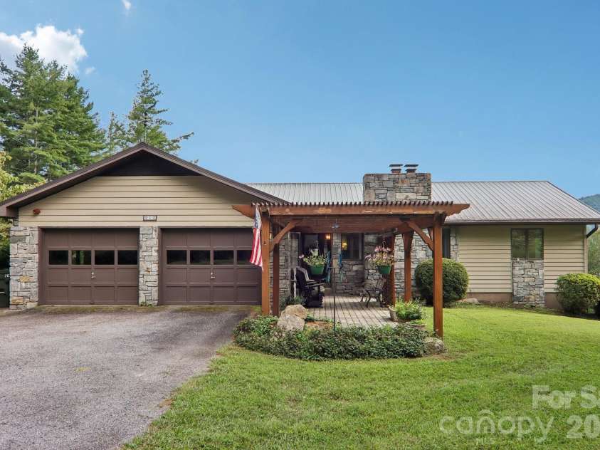 212 Rocky Meadow Lane, Etowah, NC 28729.  MLS# CAR4422905, YatesRealty ID 50071. 