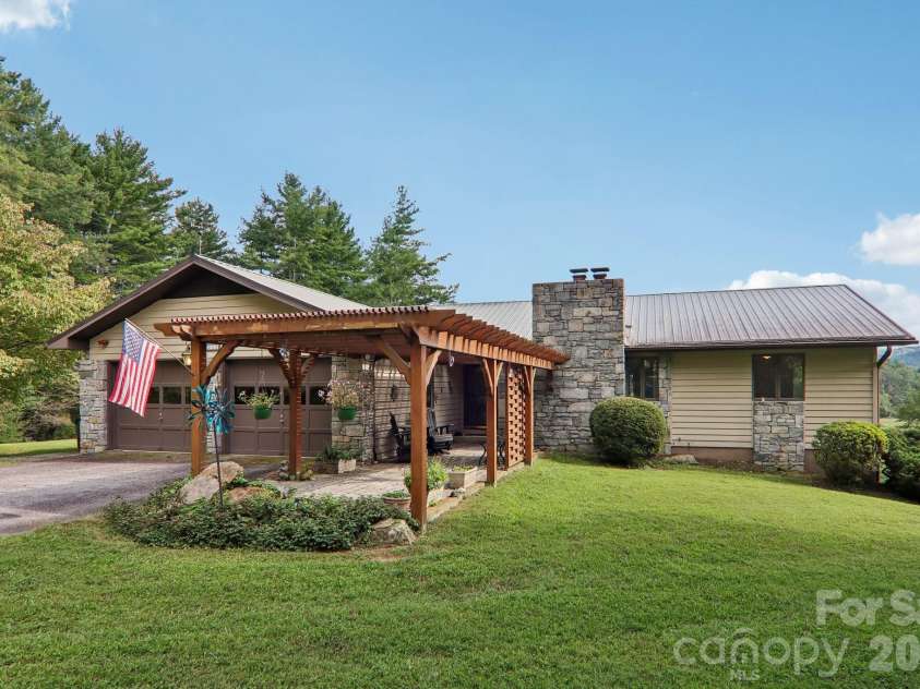 212 Rocky Meadow Lane, Etowah, NC 28729.  MLS# CAR4422905, YatesRealty ID 50071. 