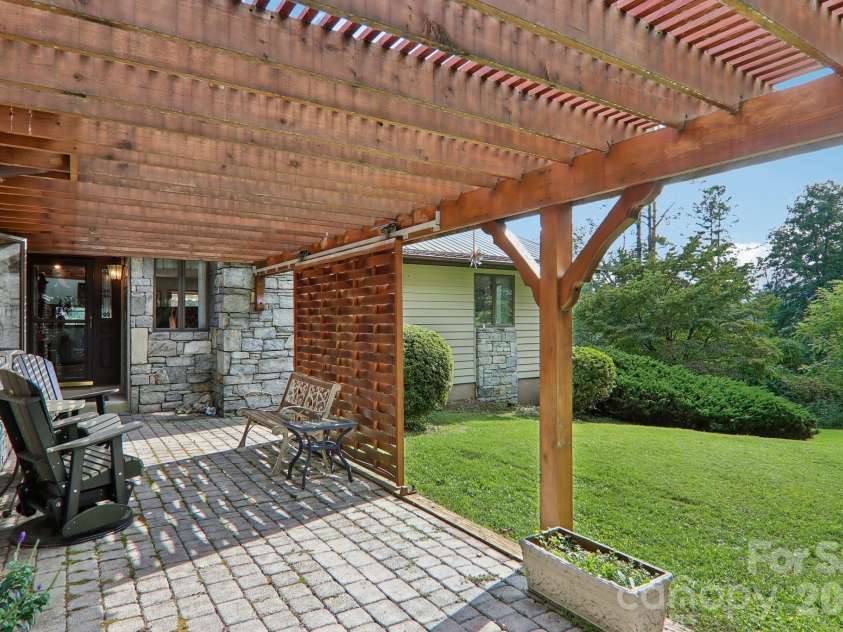 212 Rocky Meadow Lane, Etowah, NC 28729.  MLS# CAR4422905, YatesRealty ID 50071. 