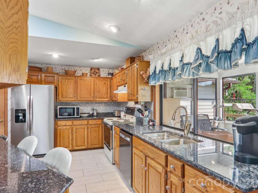 212 Rocky Meadow Lane, Etowah, NC 28729.  MLS# CAR4422905, YatesRealty ID 50071. 