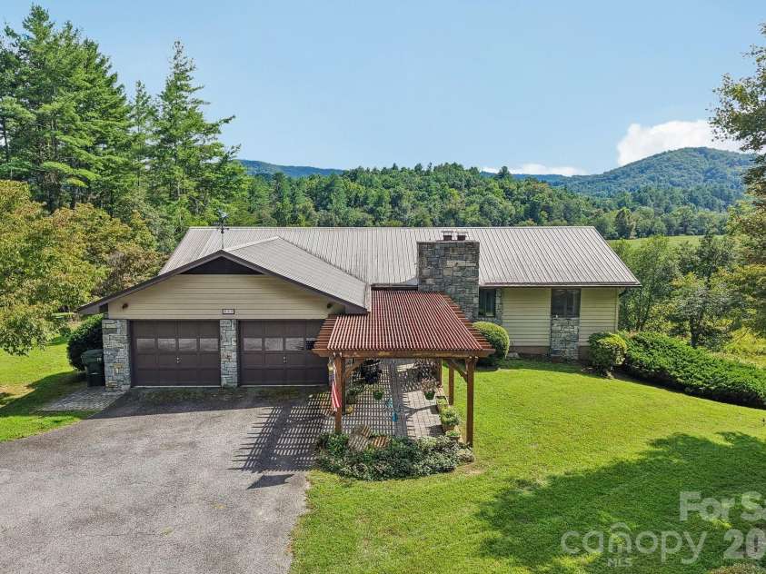 212 Rocky Meadow Lane, Etowah, NC 28729.  MLS# CAR4422905, YatesRealty ID 50071. 